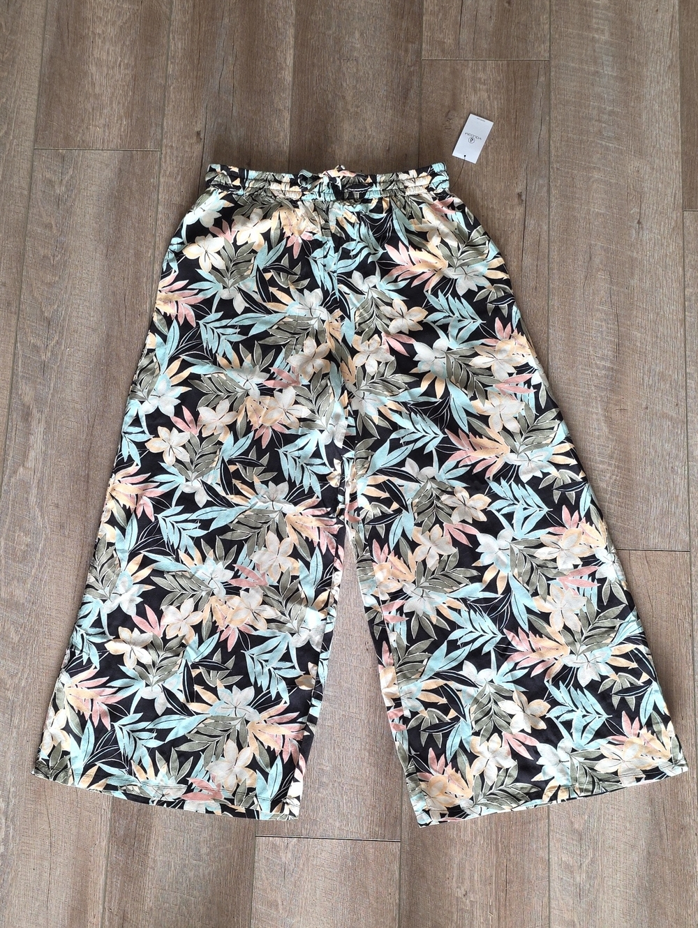 Volcom Hi Tide Wide Leg Crop Beach Pants Viscose Elastic Waist Tropical M NWT - Picture 8 of 13